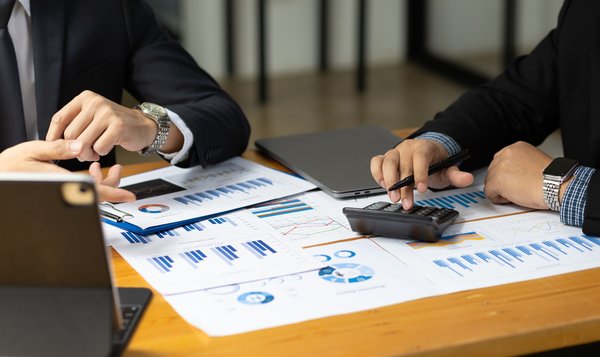 Top stratégies d'investissement : scpi ou direct, que choisir ?