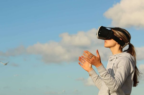 Comment utiliser la réalité virtuelle pour enseigner l'histoire à des adolescents?