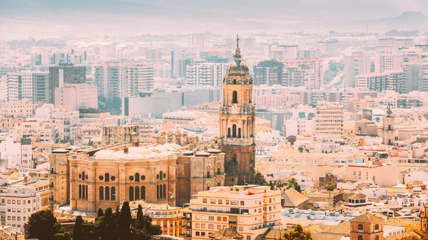 Comment identifier les influences de la Renaissance dans l'architecture européenne contemporaine ?